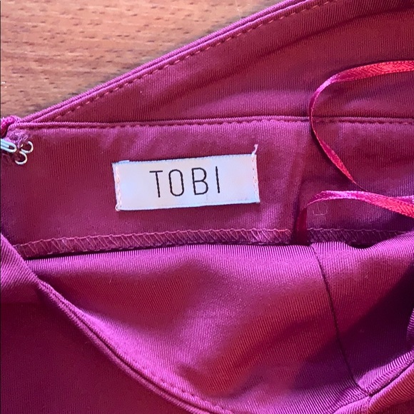 Deep magenta off the shoulder mini dress - Picture 2 of 3